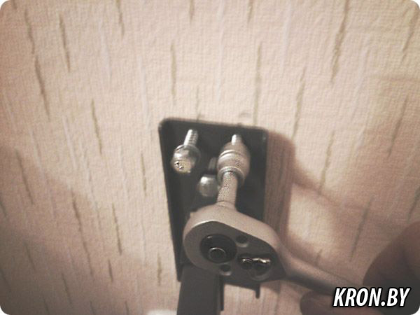 Установка кронштейна Kromax Techno-6